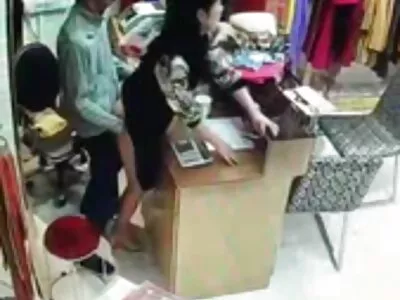 La bella rossa si video porno con vecchie donne diverte un po' con il cazzo duro