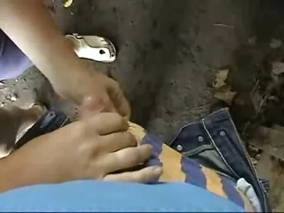 La ragazza si dà da fare e si riempie porno con vecchio di crema sul viso