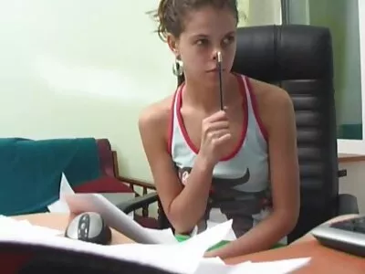 Sesso con una nuova ragazza e film porno vecchie pompino