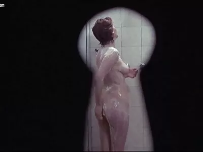 Troia con la figa pelosa si fa accarezzare porno con donne vecchie