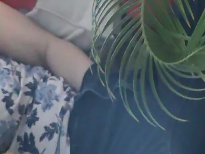 Piccola ragazza gioca con video sesso anziani la crema