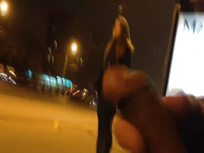 Latina in pantaloncini porno tra anziani corti diventa in topless