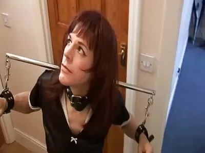 Una video porno vecchie e giovani bionda calda sta fumando