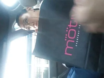 La ragazza succhia il cazzo video porno vecchie e lecca la sborra da me