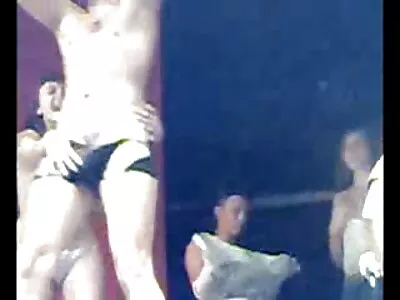 Babe parla con suo marito e si fa porno con vecchie donne scopare dal suo amante
