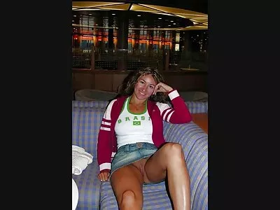 Le ragazze carine si video porno vecchi porci stanno mostrando