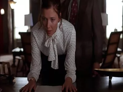 La mia segretaria sexy mi sta soffocando il cazzo vecchie troie scopano