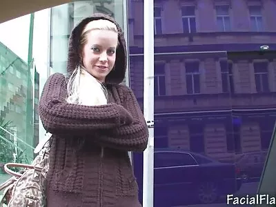 Bruna sexy prende un grosso cazzo in anale e sborra in voglioporno vecchie bocca