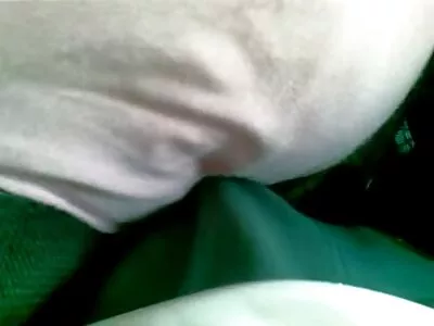 Bruna con porno tettone vecchie gli occhiali lecca e succhia un grosso cazzo