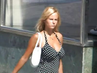 Babe si masturba e succhia il vecchie sesso cazzo mentre guido