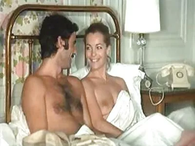 La bella ragazza viene porno gratis di donne vecchie sbattuta nella stanza d'albergo