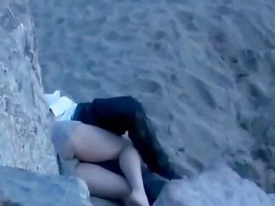 Giovane ragazza con begli occhi succhia video porno giovani e vecchi e si fa sborrare in faccia