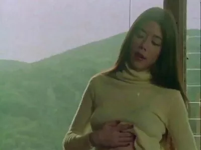 Ragazza carina porno gratis vecchie davanti alla telecamera