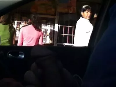 Ragazza asiatica che video porno con anziane si imbavaglia in profondità