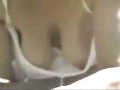 Fidanzata bendata tettona anziana fa un pompino profondo