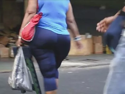 Adoro i film porno vecchi con giovani pompini in bagno