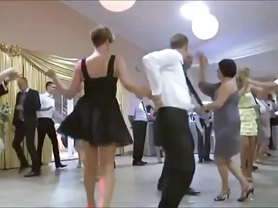 Telecamera nascosta vecchie pisciano e una bella ragazza