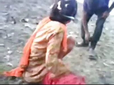 Adolescente con gli film porno gratis di nonne occhiali fa un pompino in macchina