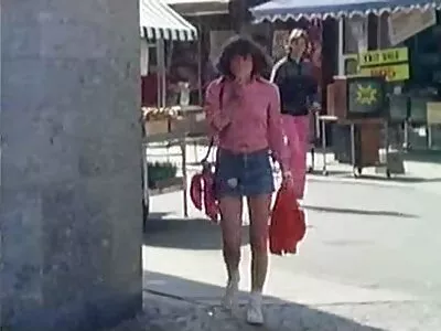 Festa in piscina con vecchi e giovani video porno pioggia